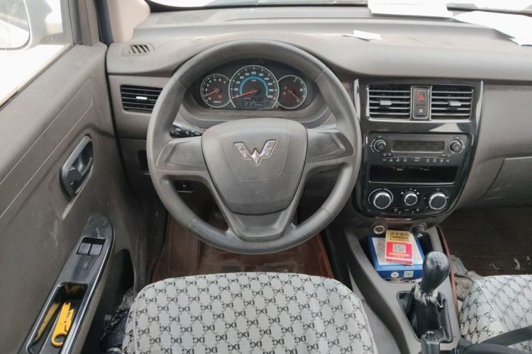 Used Wuling Rongguang V 2016 1.5L Practical Version Non-Power-Assisted Steering Wheel