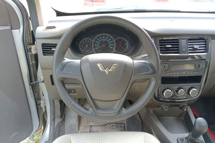 Used Wuling Rongguang V 2016 1.5L Standard Version Steering Wheel