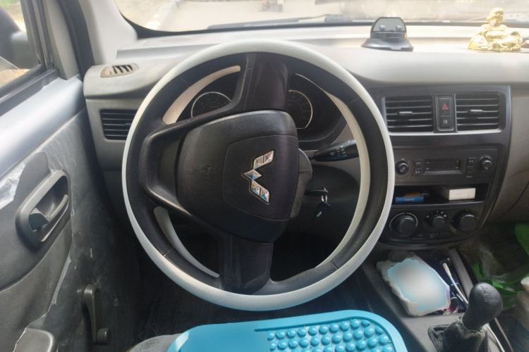 Used Wuling Rongguang V 2016 1.5L Practical Version Non-Power-Assisted Steering Wheel