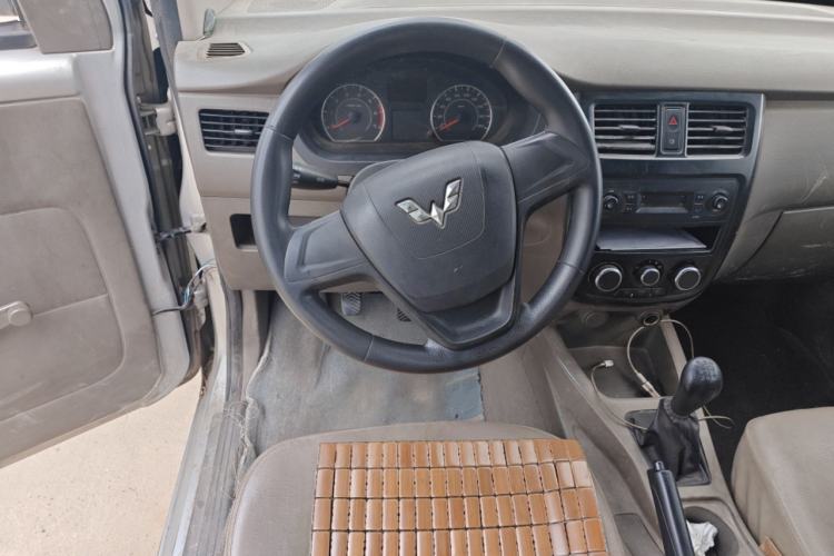 Used Wuling Rongguang V 2016 1.5L Practical Version Steering Wheel