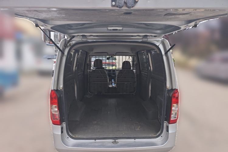 Used Wuling Rongguang V 2016 1.5L Practical Version Trunk