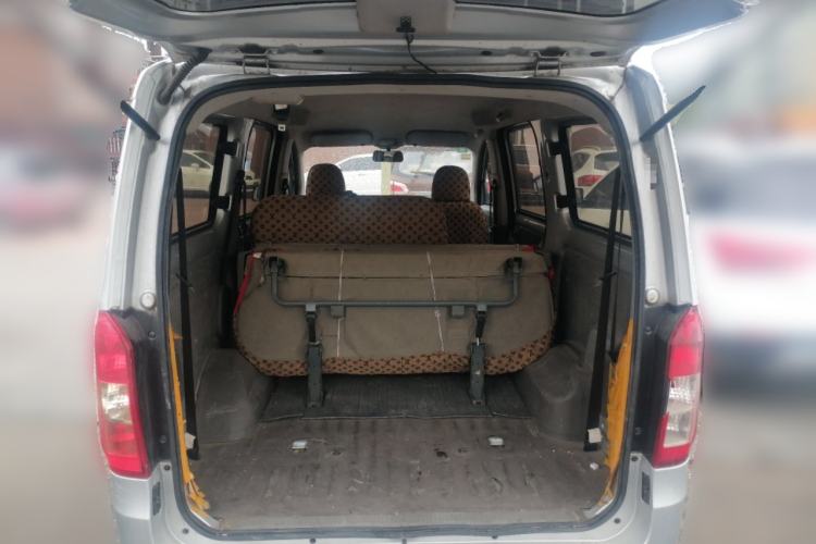 Used Wuling Rongguang V 2016 1.5L Practical Version Trunk