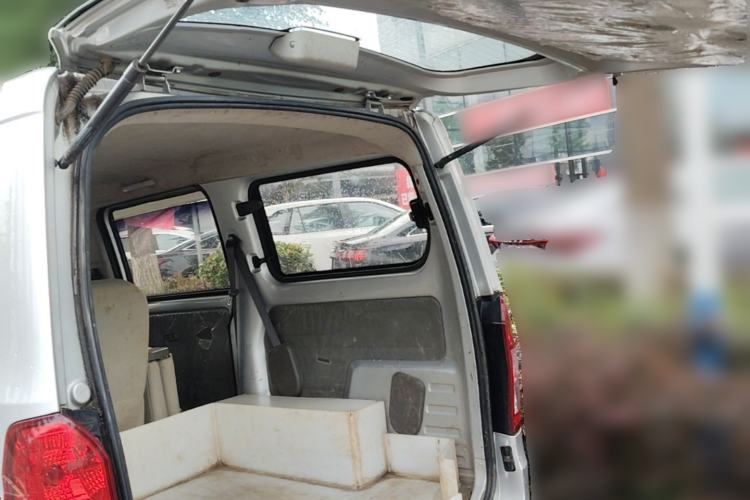 Used Wuling Rongguang V 2016 1.5L Practical Version Trunk
