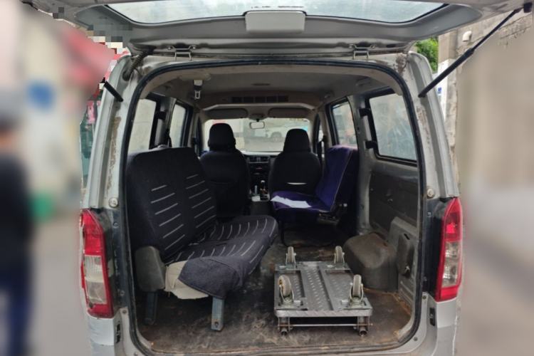 Used Wuling Rongguang V 2016 1.5L Practical Version Trunk