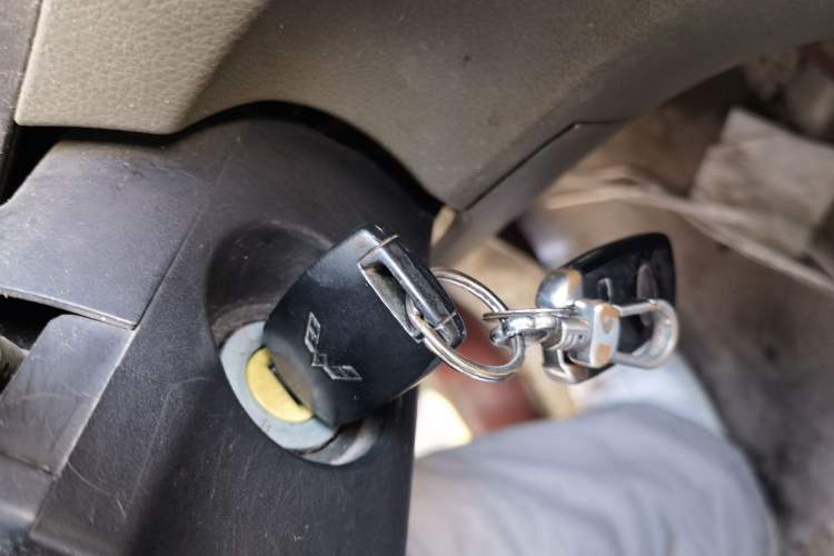 Used Wuling Rongguang V 2016 1.5L Practical Version Vehicle Key