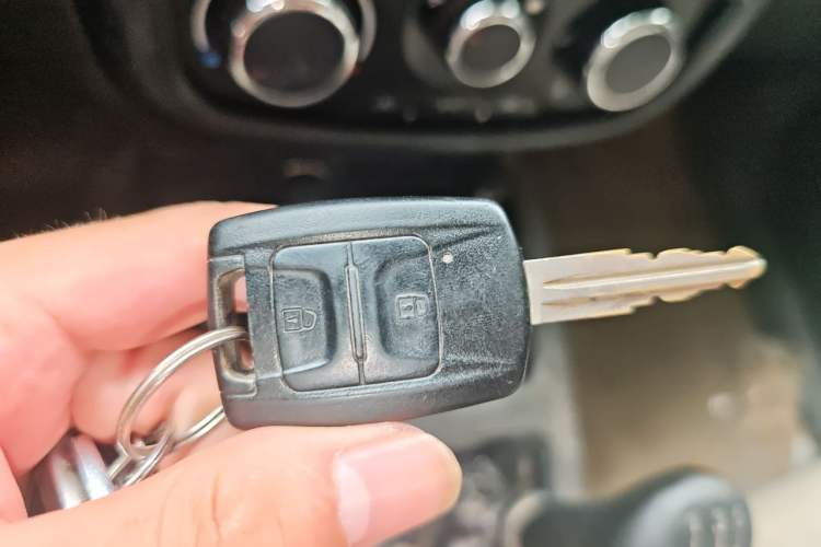 Used Wuling Rongguang V 2016 1.5L Practical Version Vehicle Key