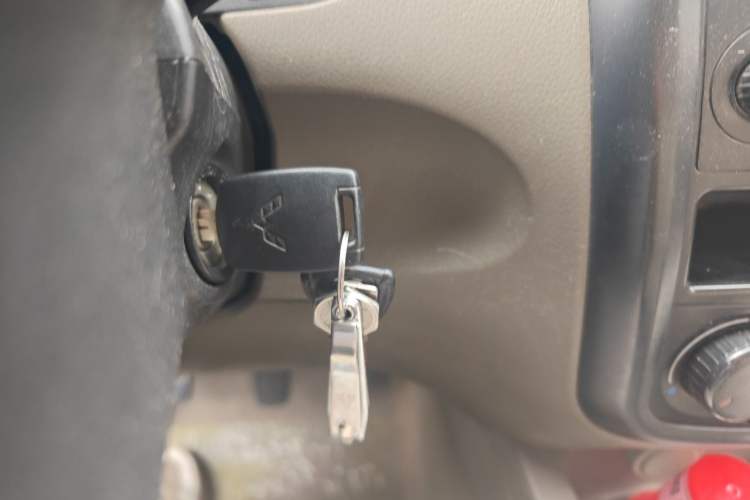 Used Wuling Rongguang V 2016 1.5L Practical Version Vehicle Key