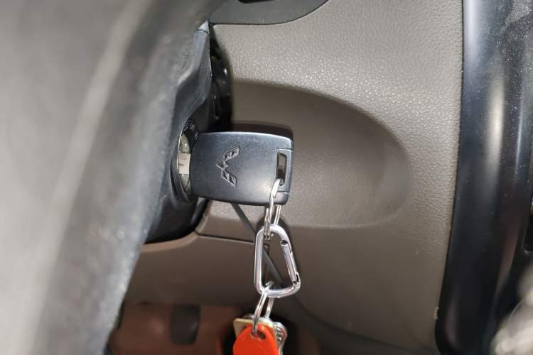 Used Wuling Rongguang V 2016 1.2L Practical Version Vehicle Key