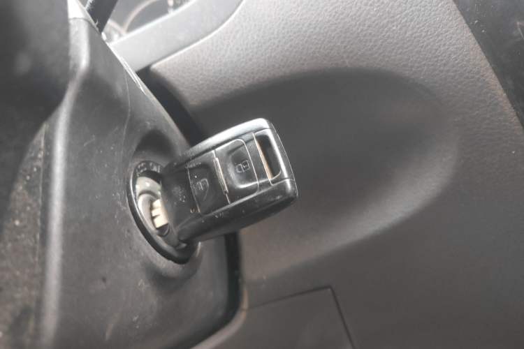 Used Wuling Rongguang V 2016 1.5L Standard Version Vehicle Key