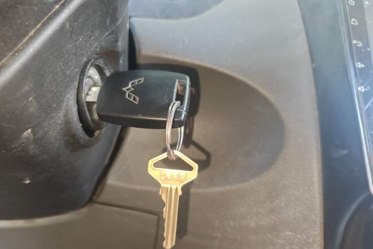 Used Wuling Rongguang V 2016 1.5L Practical Version Vehicle Key
