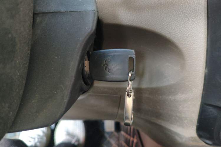 Used Wuling Rongguang V 2016 1.2L Practical Version Vehicle Key