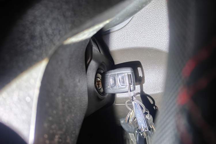 Used Wuling Rongguang V 2016 1.5L Standard Version Vehicle Key