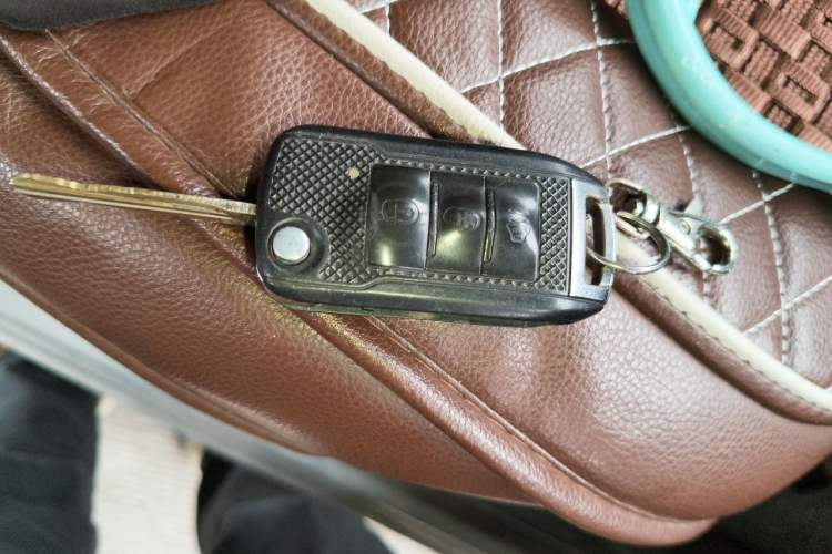 Used Wuling Rongguang V 2016 1.5L Standard Version Vehicle Key