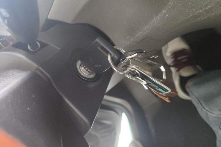 Used Wuling Rongguang V 2016 1.2L Practical Version Vehicle Key