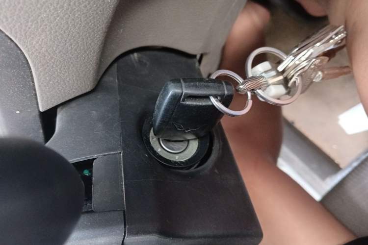 Used Wuling Rongguang V 2016 1.2L Practical Version Vehicle Key