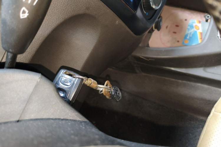 Used Wuling Rongguang V 2016 1.5L Standard Version Vehicle Key
