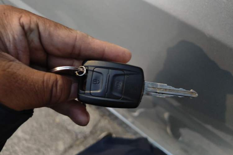 Used Wuling Rongguang V 2016 1.5L Standard Version Vehicle Key
