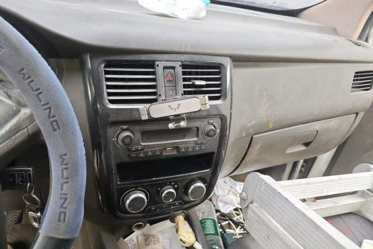 Used Wuling Rongguang V 2016 1.5L Standard Version Audio And AC Panel