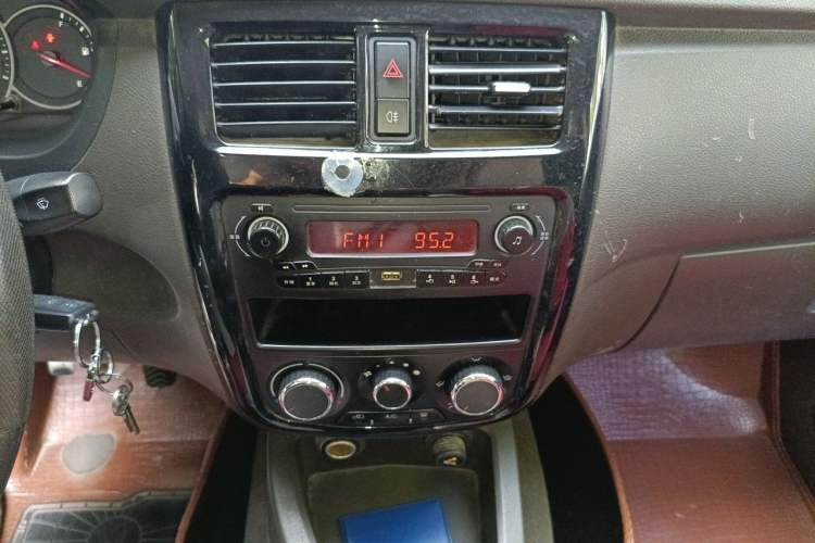 Used Wuling Rongguang V 2016 1.5L Standard Version Audio And AC Panel