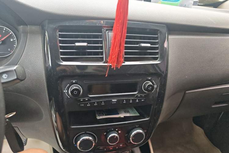 Used Wuling Rongguang V 2016 1.5L Standard Version Audio And AC Panel