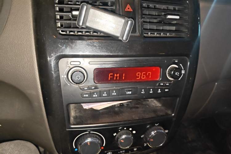 Used Wuling Rongguang V 2016 1.5L Standard Version Audio And AC Panel