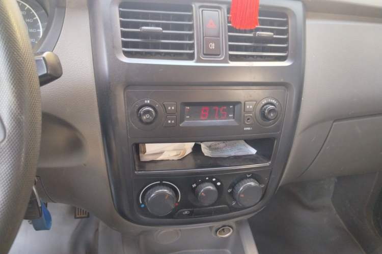 Used Wuling Rongguang V 2016 1.2L Practical Version Audio And AC Panel