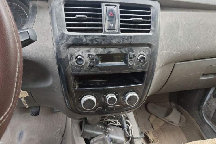 Used Wuling Rongguang V 2016 1.2L Practical Version Audio And AC Panel