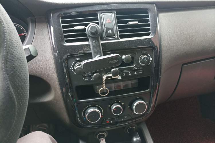 Used Wuling Rongguang V 2016 1.5L Standard Version Audio And AC Panel
