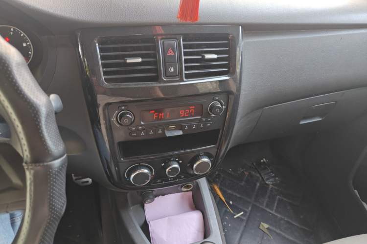 Used Wuling Rongguang V 2016 1.5L Standard Version Audio And AC Panel