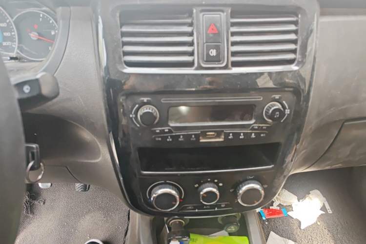Used Wuling Rongguang V 2016 1.2L Practical Model Non-Power-Assisted Audio And AC Panel