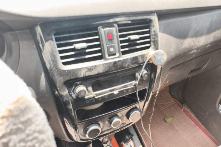 Used Wuling Rongguang V 2016 1.5L Standard Version Audio And AC Panel