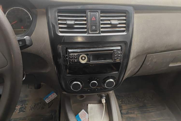 Used Wuling Rongguang V 2016 1.2L Practical Model Non-Power-Assisted Audio And AC Panel