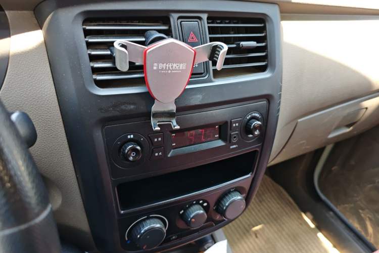 Used Wuling Rongguang V 2016 1.2L Practical Version Audio And AC Panel