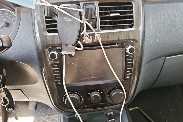 Used Wuling Rongguang V 2016 1.5L Practical Version Non-Power-Assisted Audio And AC Panel
