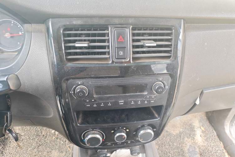 Used Wuling Rongguang V 2016 1.5L Standard Version Audio And AC Panel