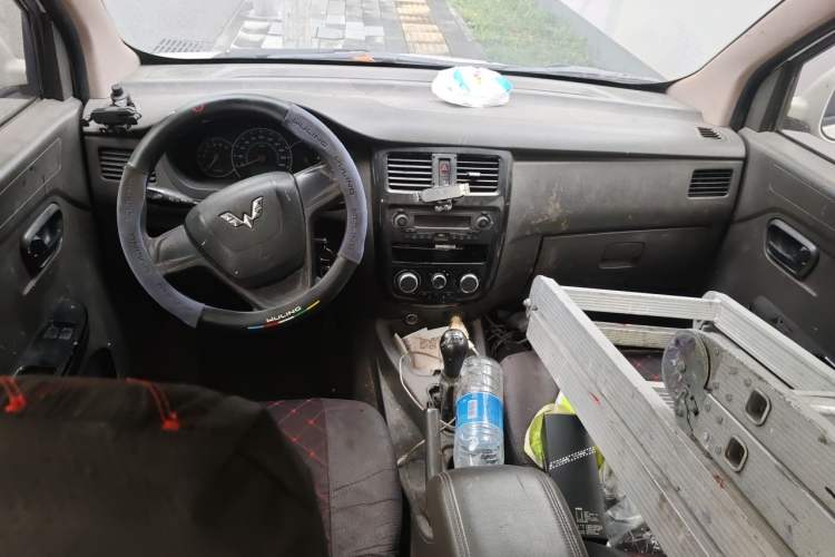 Used Wuling Rongguang V 2016 1.5L Standard Version Center Console