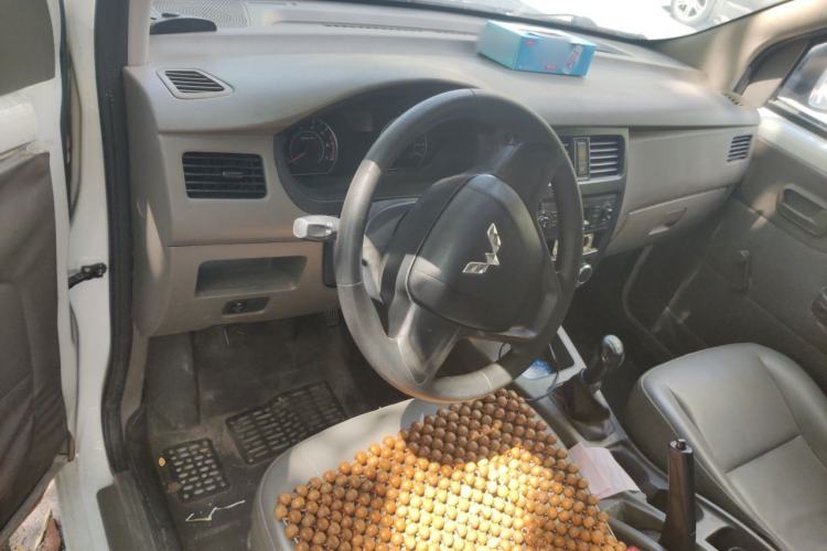 Used Wuling Rongguang V 2016 1.5L Practical Version Center Console