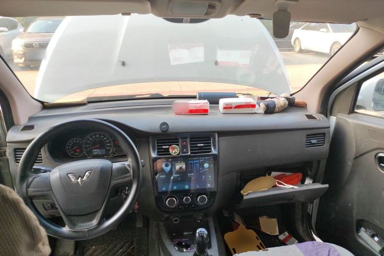 Used Wuling Rongguang V 2016 1.2L Standard Version Center Console