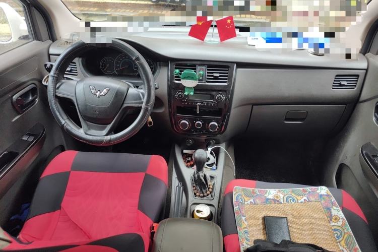 Used Wuling Rongguang V 2016 1.5L Standard Version Center Console