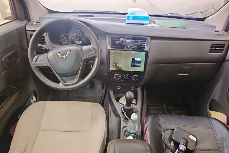 Used Wuling Rongguang V 2016 1.2L Standard Version Center Console