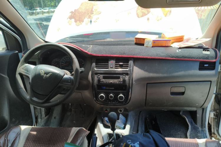 Used Wuling Rongguang V 2016 1.2L Standard Version Center Console