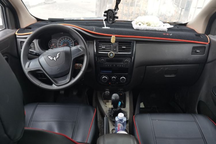 Used Wuling Rongguang V 2016 1.5L Standard Version Center Console