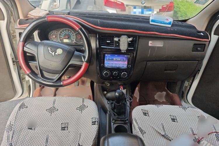 Used Wuling Rongguang V 2016 1.5L Standard Version Center Console