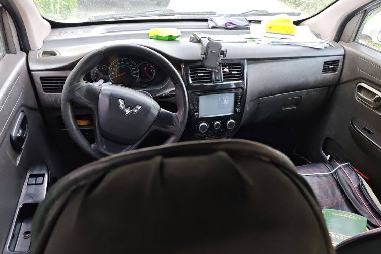 Used Wuling Rongguang V 2016 1.5L Standard Version Center Console