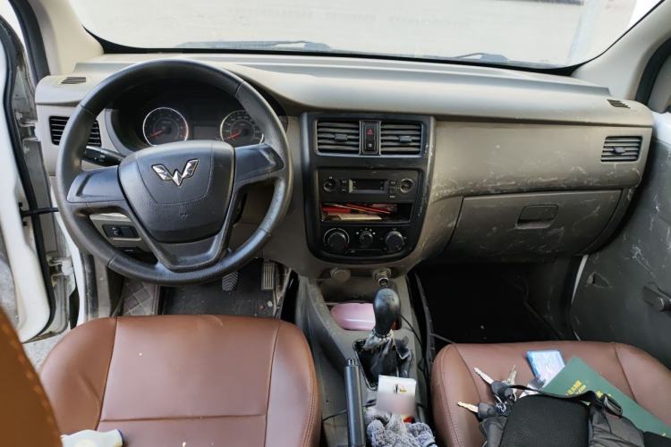 Used Wuling Rongguang V 2016 1.2L Practical Version Center Console