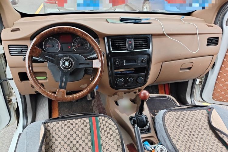 Used Wuling Rongguang V 2016 1.2L Practical Version Center Console