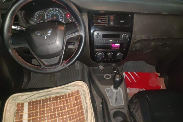 Used Wuling Rongguang V 2016 1.5L Standard Version Center Console