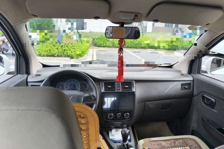 Used Wuling Rongguang V 2016 1.5L Standard Version Center Console
