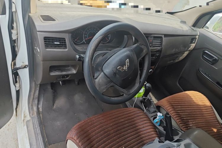 Used Wuling Rongguang V 2016 1.2L Practical Model Non-Power-Assisted Center Console