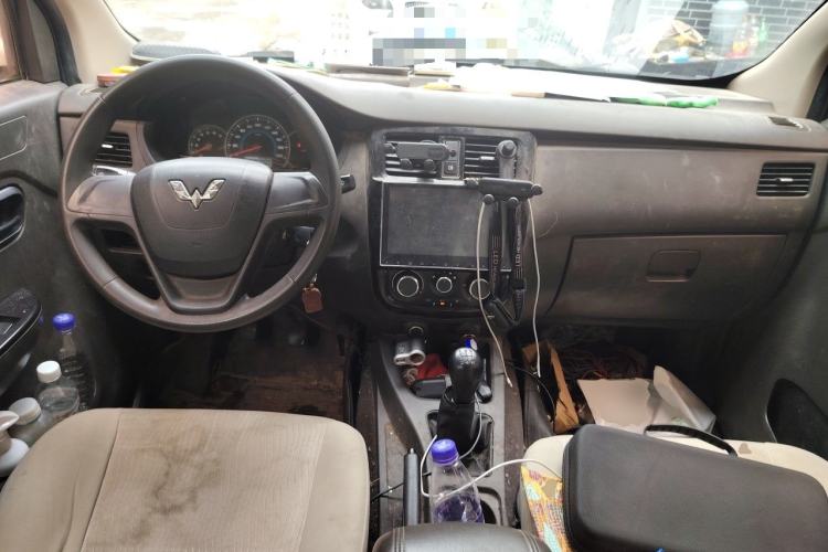 Used Wuling Rongguang V 2016 1.5L Standard Version Center Console